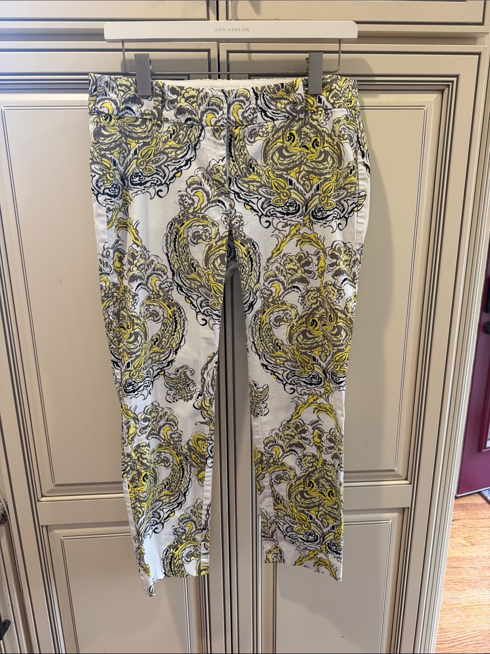 Ann Taylor CARNEGIEcrop White Pants with Yellow & Black Paisley Print